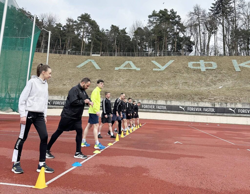 На стадіоні «СКІФ» футбольні арбітри готуються до сезону