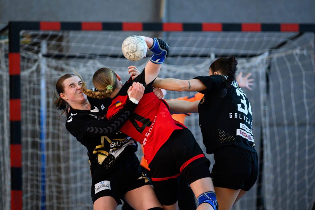Гандболістки львівської «Галичанки» зіграли два матчі з київським «Спартаком»