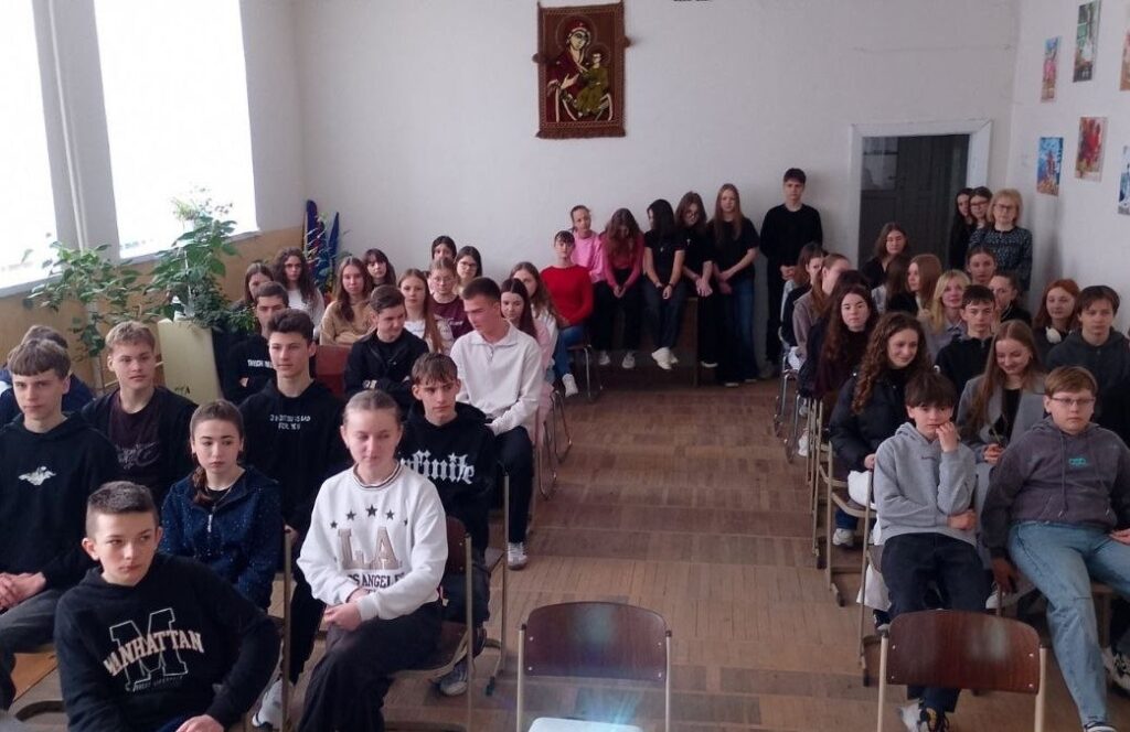 ЛДУФК імені Івана Боберського в гостях у Великолюбінського ОЗЗСО