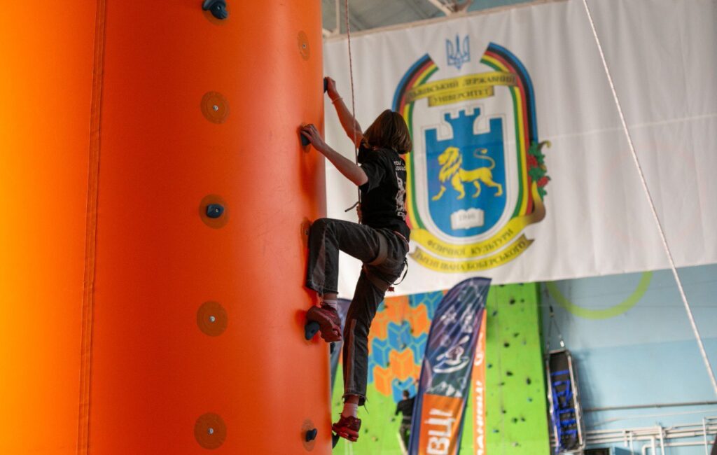 У манежі НСК «СКІФ» ЛДУФК імені Івана Боберського відбулися змагання зі скелелазіння