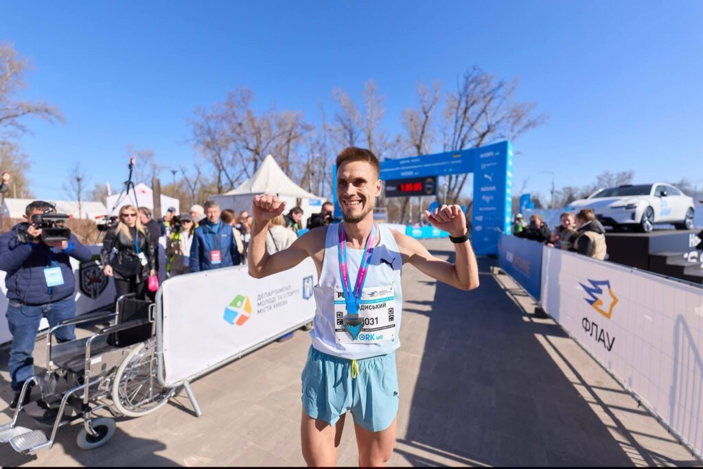 Богдан-Іван Городиський та Іванна Черешньовська – серед найкращих на Київському півмарафоні Незламності