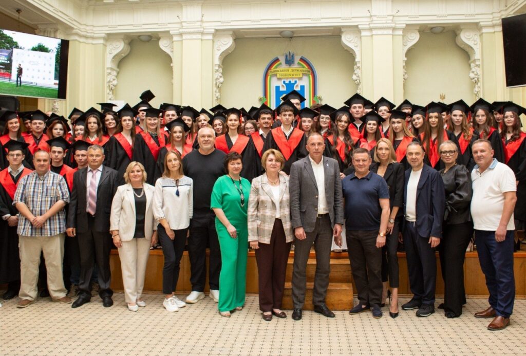 Випускники факультету терапії та реабілітації університету отримали дипломи бакалаврів