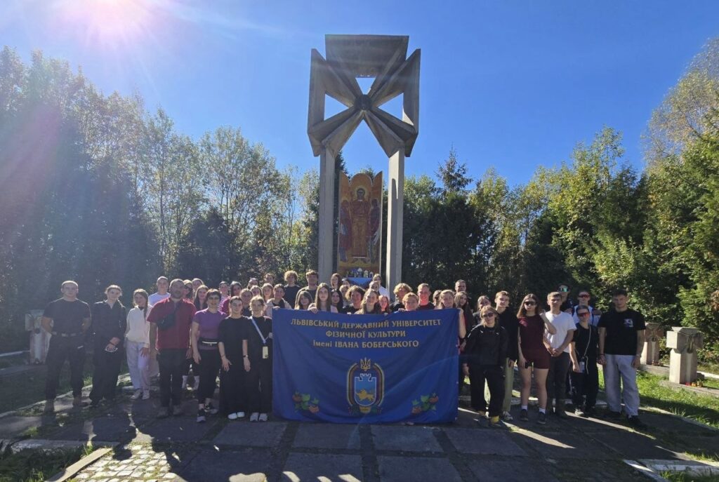 Пам’ятай героїв Маківки: патріотичне сходження об’єднало студентську молодь університету